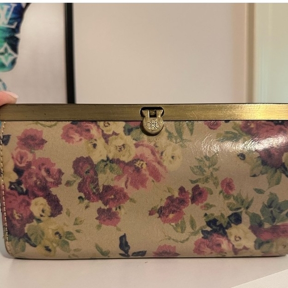 Patricia NASH Floral WALLET/Clutch with Goldtone Hardware RARE - Picture 1 of 6